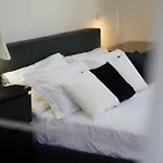 Zona Bocconi - Moderno Bilocale, Ac, Wi-fi Apartamento Milão